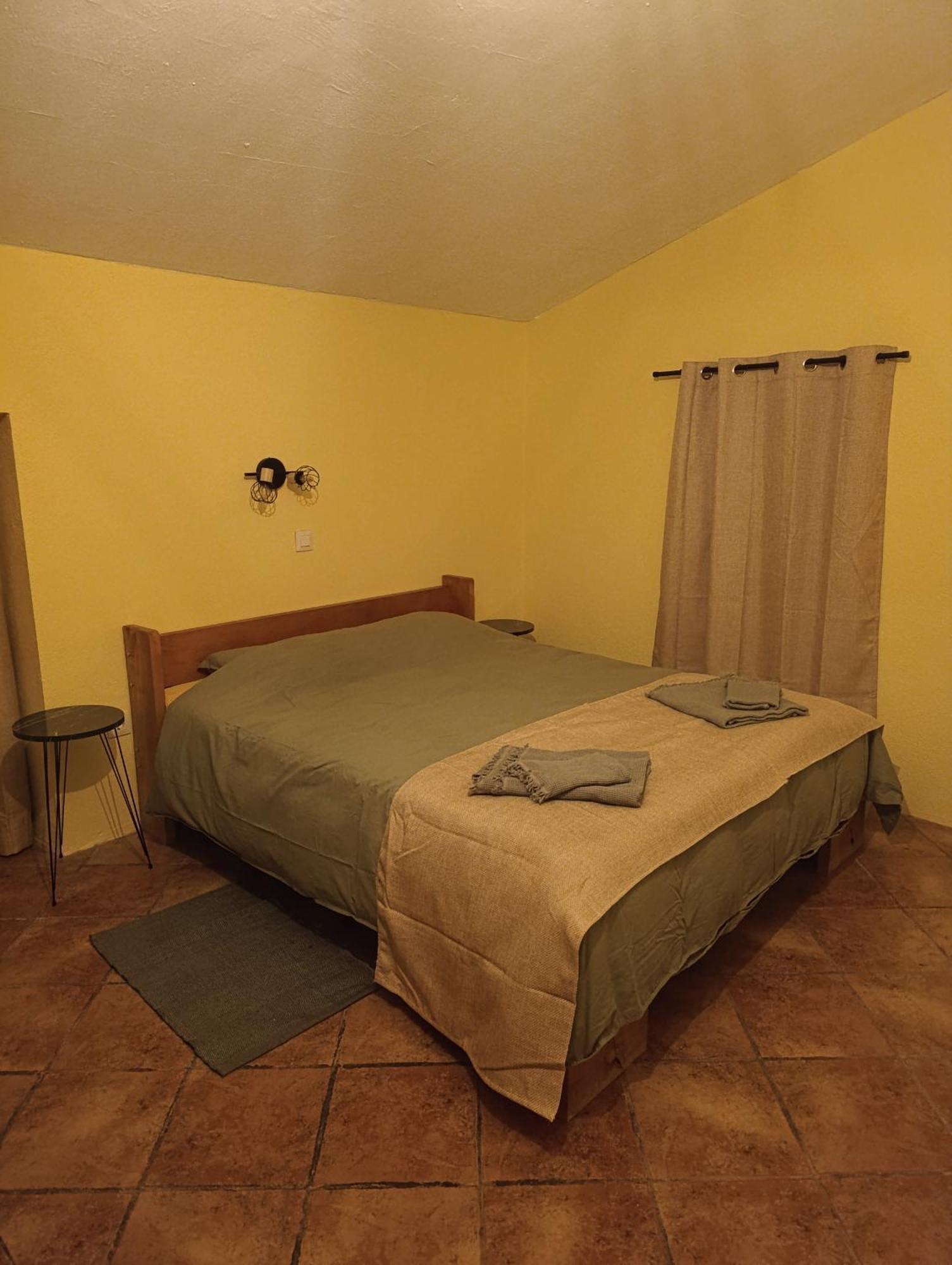 Mas Pitre Bed & Breakfast Besalu Exterior photo