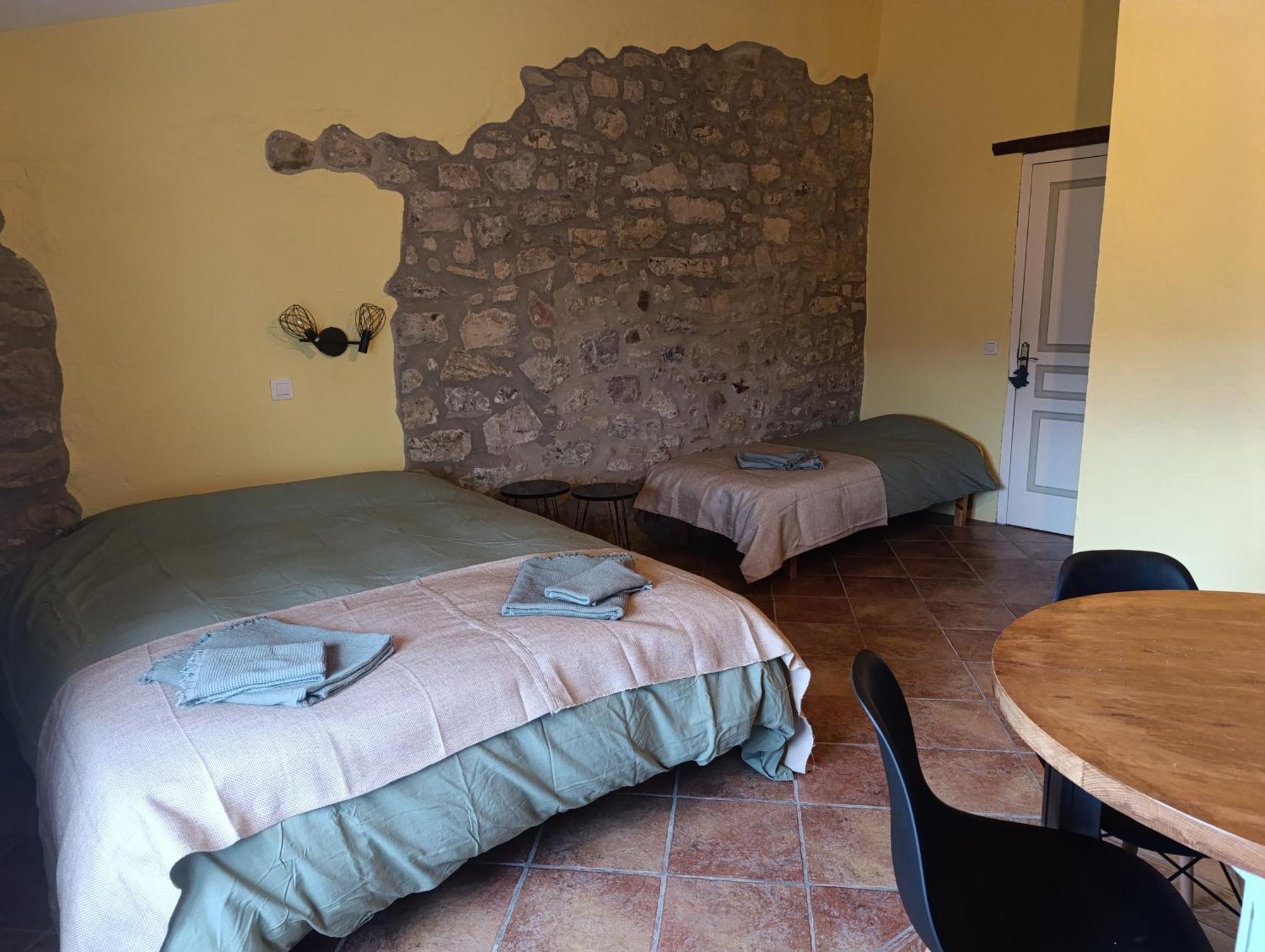 Mas Pitre Bed & Breakfast Besalu Exterior photo